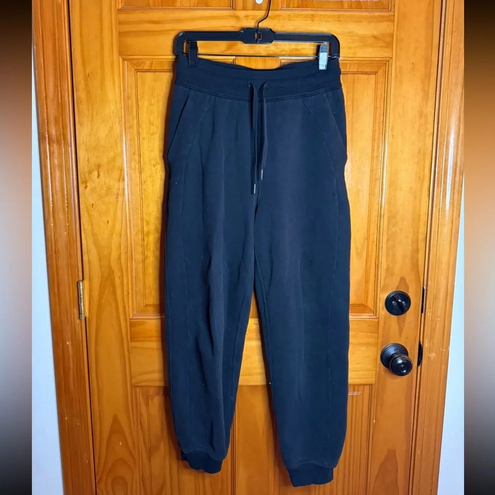 Lululemon Scuba Relaxed High-Rise Jogger Black | Womens Size 6 - Flawed